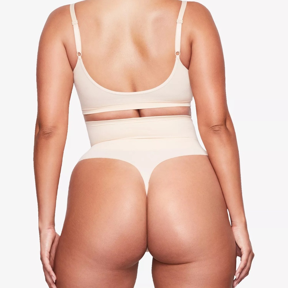 Skims Core Control Thong - Picture 4 of 5
